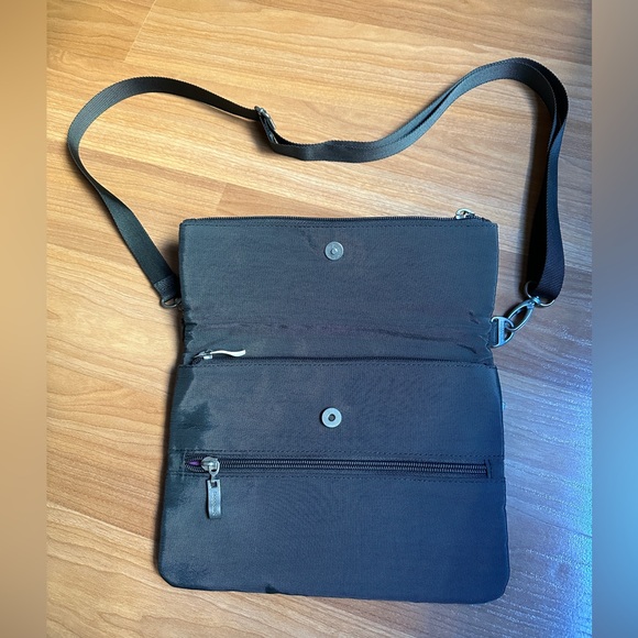 Baggallini Gray Crossbody Bag - Picture 3 of 12